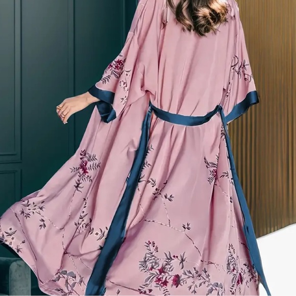 Silky Robe - Picture 2 of 7